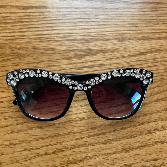 Bevi Stylish Black Sunglasses Sparkly Womens - Picture 1 of 3